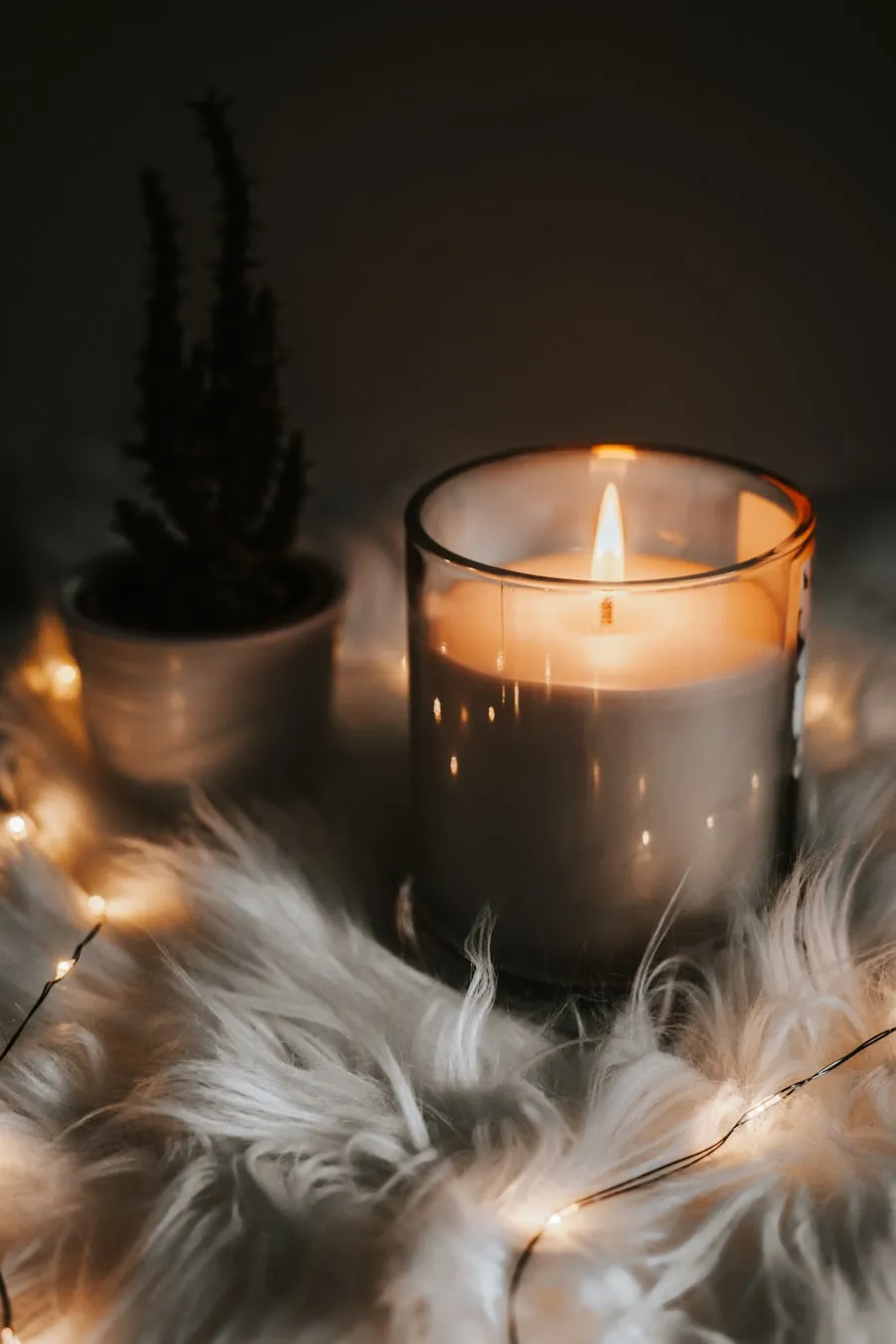 Amber Smart Candle — App-Controlled LED, 400h